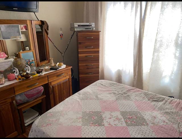 2 BEDROOM FLAT FOR SALE IN VANDERBIJLPARK SE 2